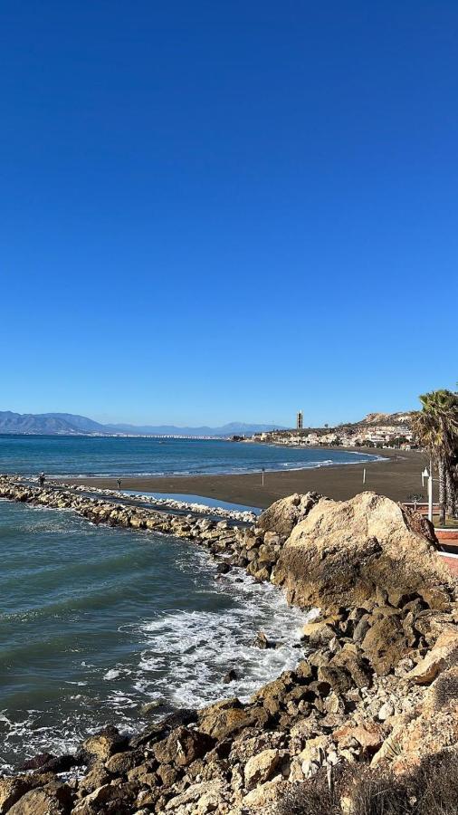 Pitato Nuevo, Cerca De La Playa, Parking En La Puerta Del