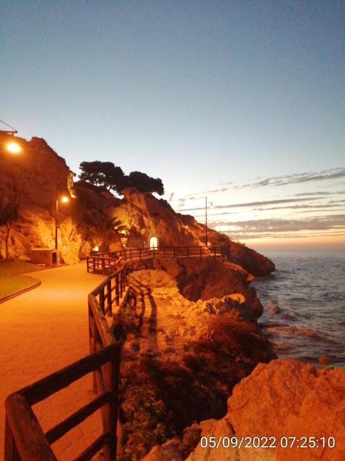 Pitato Nuevo, Cerca De La Playa, Parking En La Puerta Del * La Cala Del Moral