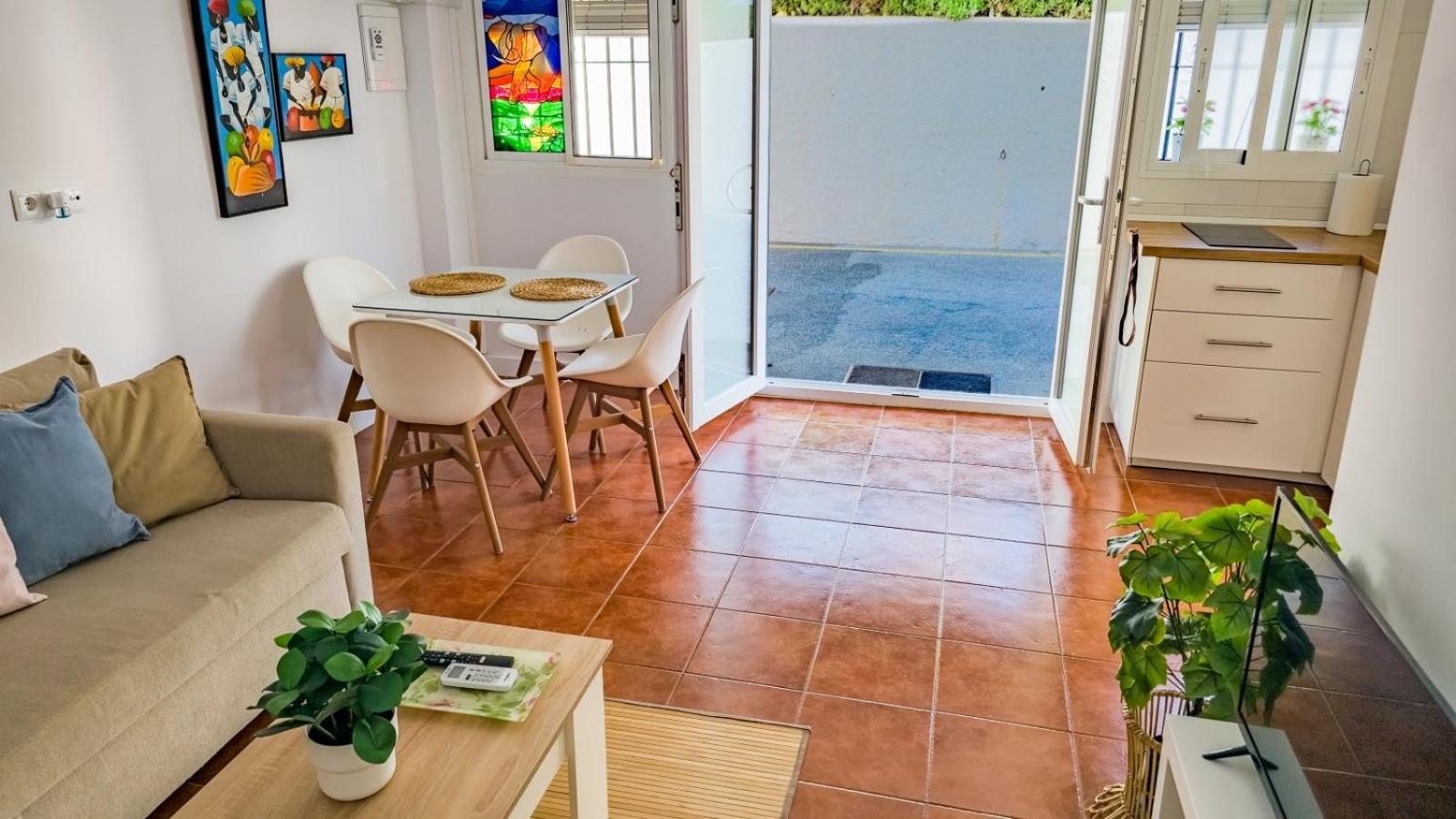 Pitato Nuevo, Cerca De La Playa, Parking En La Puerta Del